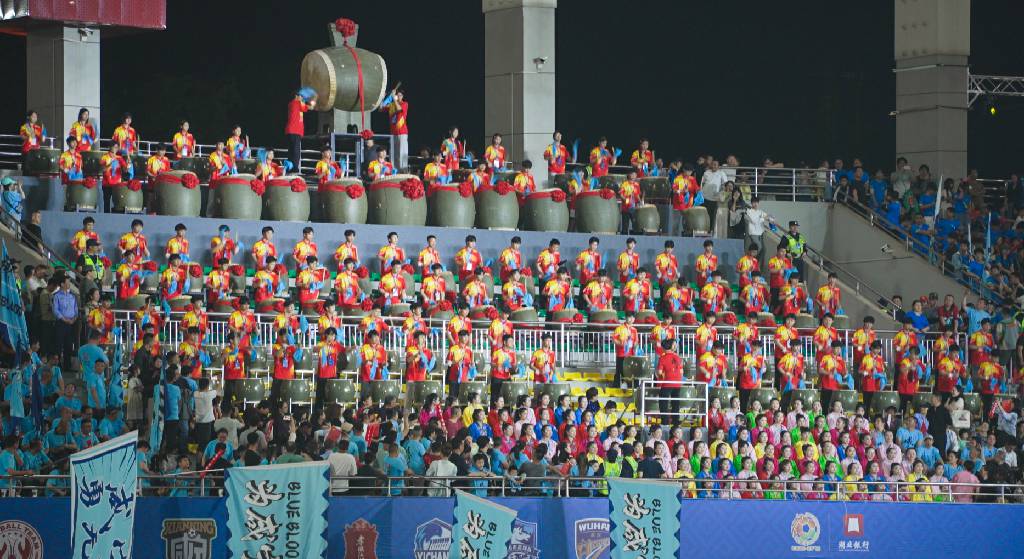 绿茵逐梦，全民同心——崇阳以烟火与热爱燃爆“楚超”咸宁“魔鬼主场”3.jpg