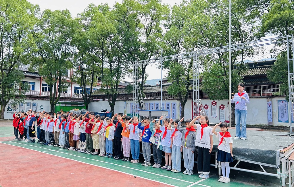 崇阳县高枧乡：童心飞扬庆“六一” 多彩活动伴成长.jpg