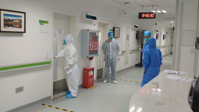“短兵相接”ICU｜湖北之声记者直击武汉肺科医院ICU疫情防控战场