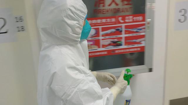 “短兵相接”ICU｜湖北之声记者直击武汉肺科医院ICU疫情防控战场