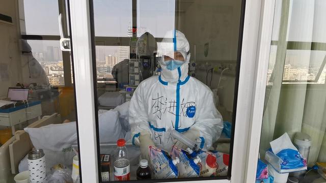 “短兵相接”ICU｜湖北之声记者直击武汉肺科医院ICU疫情防控战场
