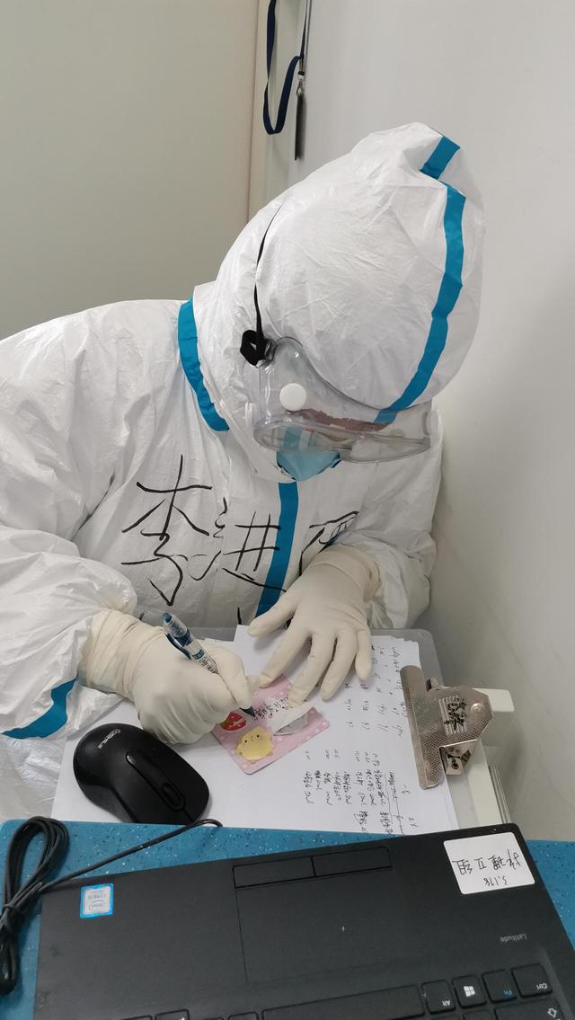 “短兵相接”ICU｜湖北之声记者直击武汉肺科医院ICU疫情防控战场