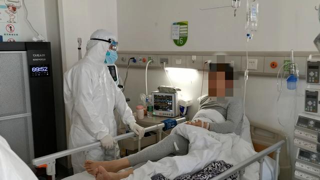 “短兵相接”ICU｜湖北之声记者直击武汉肺科医院ICU疫情防控战场