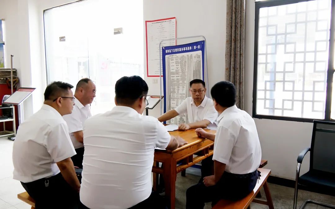 一线听民意解难题 郑俊华深入部分乡镇调研基层治理工作