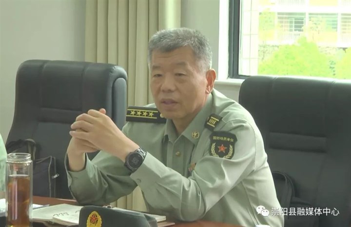 省军区副司令员张红军到崇阳县调研基层武装工作