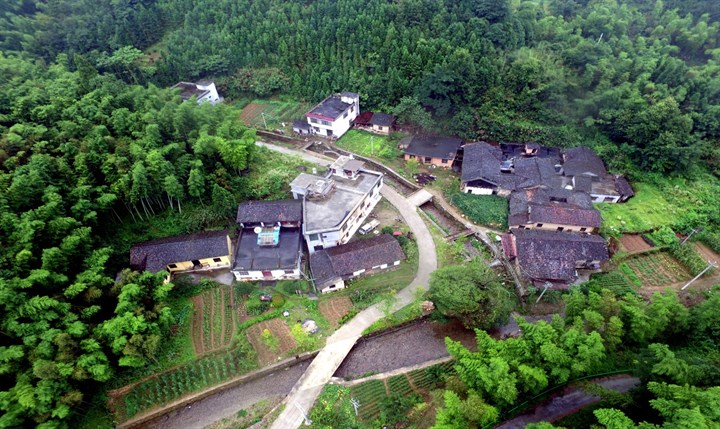 崇阳县石城镇石门村石门洞里访古瑶一