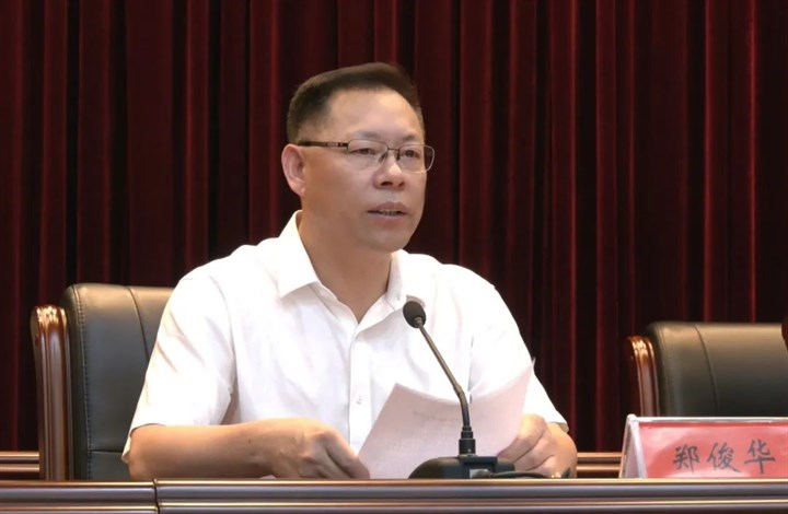 县委书记郑俊华主持县委中心组7月份集中学习暨第58期桃溪讲堂开讲