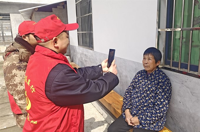 崇阳县路口镇志愿服务送上门关爱老人暖人心