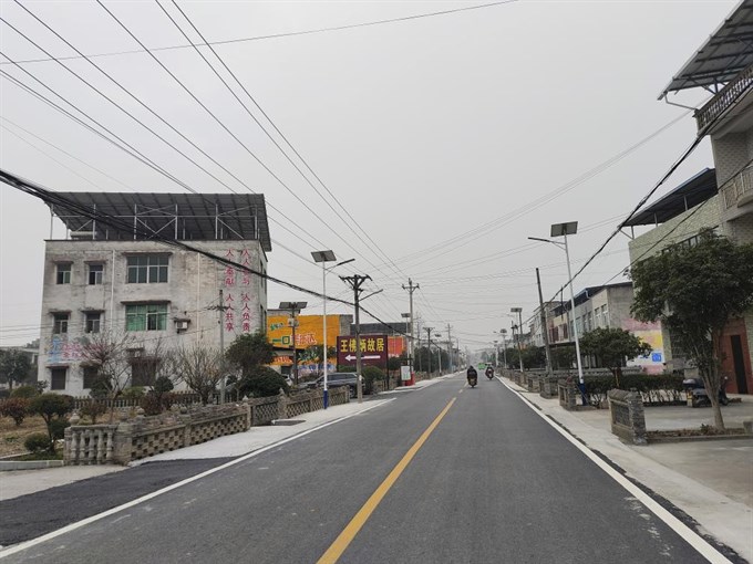 抢跑在春天崇阳县青山镇农村道路焕新颜铺就乡村幸福路