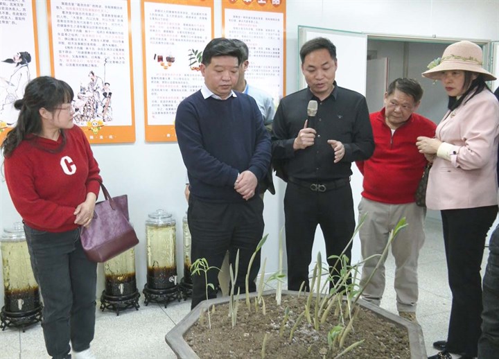 台湾新产业发展联合会两岸青年创业孵化器联盟参访崇阳