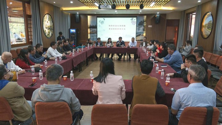 台湾新产业发展联合会两岸青年创业孵化器联盟参访崇阳